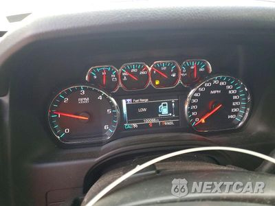 Zdjęcie 9 z 13 samochodu: 2019 CHEVROLET SUBURBAN K1500 LT VIN:1GNSKHKC0KR193393 - miniatura