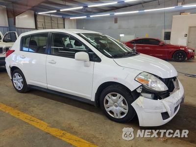 Czwarte zdjęcie samochodu z boku: 2012 NISSAN VERSA 1.8 S VIN:3N1BC1CP4CK274820 - miniatura