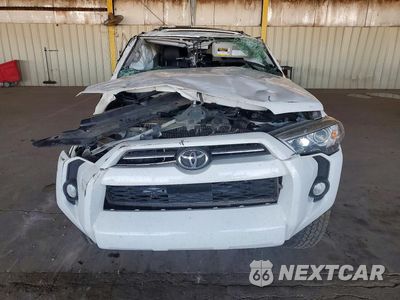 Piąte zdjęcie samochodu w środku: 2020 TOYOTA 4RUNNER SR5 PREMIUM VIN:JTEBU5JR3L5777878 - miniatura