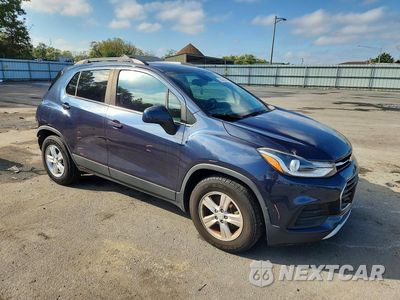 Czwarte zdjęcie samochodu z boku: 2019 CHEVROLET TRAX 1LT VIN:3GNCJLSB8KL145679 - miniatura