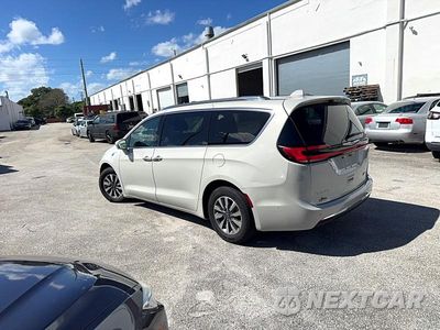 Trzecie zdjęcie samochodu z tyłu: 2021 CHRYSLER PACIFICA HYBRID TOURING L VIN:2C4RC1L76MR590102 - miniatura