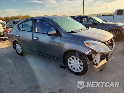 Czwarte zdjęcie samochodu z boku: 2012 NISSAN VERSA 1.6 S VIN:3N1CN7AP6CL904609 - miniatura