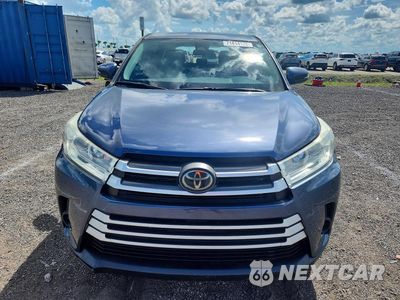 Piąte zdjęcie samochodu w środku: 2019 TOYOTA HIGHLANDER LE VIN:5TDZARFH7KS046611 - miniatura