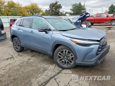 Czwarte zdjęcie samochodu z boku: 2026 TOYOTA COROLLA CROSS XLE VIN:7MUEAABG5TV183471 - miniatura