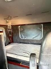 Zdjęcie 6 z 12 samochodu: 2015 FREIGHTLINER CORONADO SEMI TRUCK VIN:3AKJGND11FDGR4029 - miniatura