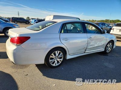Trzecie zdjęcie samochodu z tyłu: 2011 TOYOTA AVALON BASE VIN:4T1BK3DB9BU412814 - miniatura