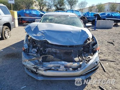 Piąte zdjęcie samochodu w środku: 2019 HONDA CIVIC LX VIN:19XFC2F66KE050467 - miniatura