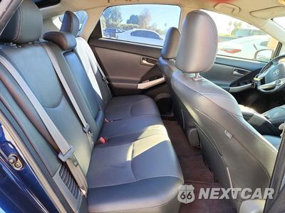 Zdjęcie 10 z 12 samochodu: 2013 TOYOTA PRIUS FOUR VIN:JTDKN3DUXD1677243 - miniatura
