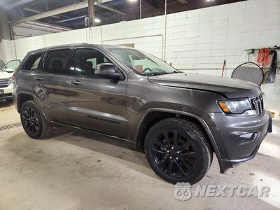 Czwarte zdjęcie samochodu z boku: 2019 JEEP GRAND CHEROKEE LAREDO VIN:1C4RJFAG6KC677218 - miniatura