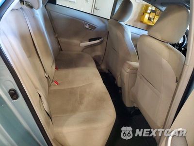 Zdjęcie 10 z 13 samochodu: 2014 TOYOTA PRIUS TWO VIN:JTDKN3DU5E1849695 - miniatura