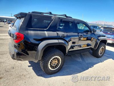 Trzecie zdjęcie samochodu z tyłu: 2025 TOYOTA 4RUNNER SR5 VIN:JTEVA5BR3S5036293 - miniatura