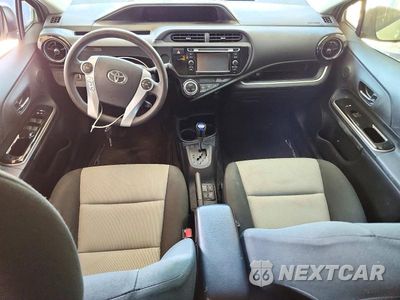 Zdjęcie 8 z 12 samochodu: 2016 TOYOTA PRIUS C TWO VIN:JTDKDTB35G1131290 - miniatura