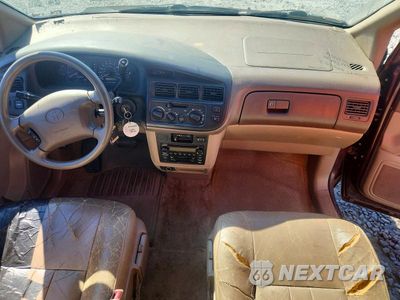 Zdjęcie 8 z 13 samochodu: 2000 TOYOTA SIENNA LE VIN:4T3ZF13C9YU298668 - miniatura