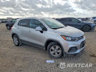 Czwarte zdjęcie samochodu z boku: 2021 CHEVROLET TRAX LS VIN:KL7CJKSB7MB339186 - miniatura