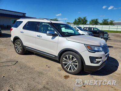 Czwarte zdjęcie samochodu z boku: 2017 FORD EXPLORER PLATINUM VIN:1FM5K8HT2HGB20121 - miniatura