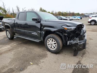 Czwarte zdjęcie samochodu z boku: 2026 TOYOTA TACOMA SR5 VIN:3TMLB5JN2TM285218 - miniatura