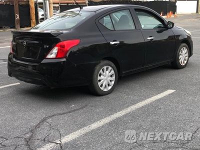 Czwarte zdjęcie samochodu z boku: 2017 NISSAN VERSA 1.6 SV VIN:3N1CN7AP1HL802951 - miniatura