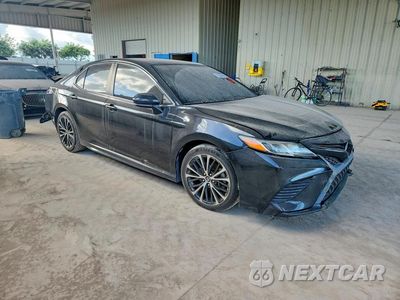 Czwarte zdjęcie samochodu z boku: 2018 TOYOTA CAMRY SE VIN:4T1B11HK5JU085859 - miniatura