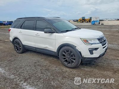 Czwarte zdjęcie samochodu z boku: 2019 FORD EXPLORER XLT VIN:1FM5K7D87KGB35085 - miniatura