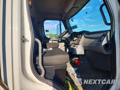 Zdjęcie 10 z 12 samochodu: 2015 FREIGHTLINER BUSINESS CLASS M2 FLATBED TRUCK VIN:1FVACXDT3FHGD9477 - miniatura