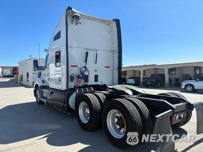 Trzecie zdjęcie samochodu z tyłu: 2016 KENWORTH CONSTRUCTION T680 VIN:1XKYD49X2GJ491954 - miniatura