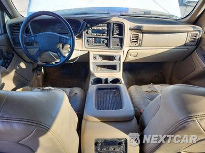 Zdjęcie 8 z 13 samochodu: 2004 CHEVROLET SUBURBAN C1500 VIN:1GNEC16Z64J257986 - miniatura
