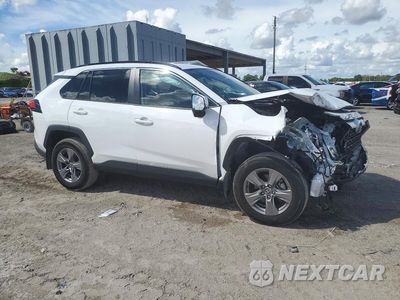 Czwarte zdjęcie samochodu z boku: 2025 TOYOTA RAV4 XLE VIN:2T3W1RFV8SW366947 - miniatura