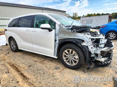 Czwarte zdjęcie samochodu z boku: 2026 TOYOTA SIENNA LE VIN:5TDKRKEC9TS314308 - miniatura