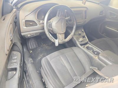 Zdjęcie 8 z 12 samochodu: 2015 CHRYSLER 200 LIMITED VIN:1C3CCCAB3FN525883 - miniatura