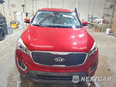Piąte zdjęcie samochodu w środku: 2017 KIA SORENTO LX VIN:5XYPG4A37HG242428 - miniatura