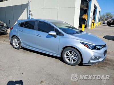 Czwarte zdjęcie samochodu z boku: 2017 CHEVROLET CRUZE LT VIN:3G1BE6SM1HS544209 - miniatura