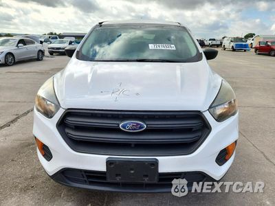 Piąte zdjęcie samochodu w środku: 2018 FORD ESCAPE S VIN:1FMCU0F79JUA17309 - miniatura