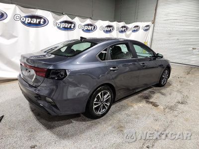 Trzecie zdjęcie samochodu z tyłu: 2024 KIA FORTE LXS VIN:3KPF24AD6RE728049 - miniatura