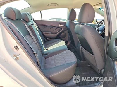 Zdjęcie 10 z 12 samochodu: 2017 KIA FORTE LX VIN:3KPFL4A7XHE116457 - miniatura