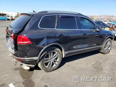 Trzecie zdjęcie samochodu z tyłu: 2016 VOLKSWAGEN TOUAREG TDI VIN:WVGEP9BP9GD002960 - miniatura