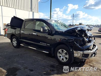 Czwarte zdjęcie samochodu z boku: 2018 NISSAN TITAN SV VIN:1N6AA1E55JN511538 - miniatura