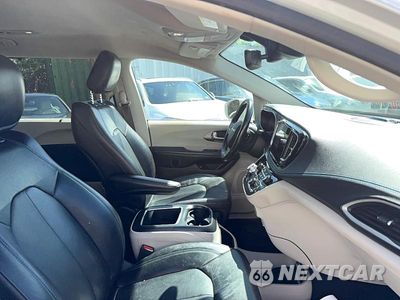 Piąte zdjęcie samochodu w środku: 2021 CHRYSLER PACIFICA HYBRID TOURING L VIN:2C4RC1L76MR590102 - miniatura