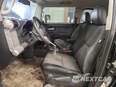 Zdjęcie 7 z 13 samochodu: 2009 TOYOTA FJ CRUISER BASE VIN:JTEBU11F49K060897 - miniatura