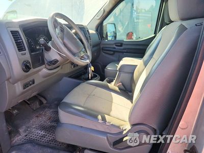 Zdjęcie 7 z 13 samochodu: 2016 NISSAN NV 2500 HD SV VIN:1N6BF0KY2GN801551 - miniatura