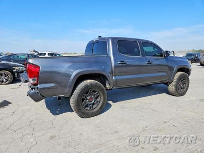 Trzecie zdjęcie samochodu z tyłu: 2017 TOYOTA TACOMA TRD SPORT VIN:3TMCZ5AN1HM074157 - miniatura