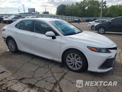 Czwarte zdjęcie samochodu z boku: 2022 TOYOTA CAMRY LE VIN:4T1C11AK4NU686491 - miniatura
