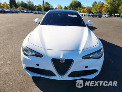Piąte zdjęcie samochodu w środku: 2017 ALFA ROMEO GIULIA TI VIN:ZARFAECN9H7536501 - miniatura