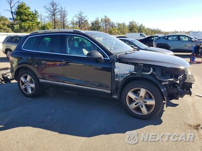 Czwarte zdjęcie samochodu z boku: 2013 VOLKSWAGEN TOUAREG V6 VIN:WVGEF9BP9DD006571 - miniatura