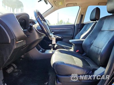 Zdjęcie 7 z 13 samochodu: 2016 MITSUBISHI OUTLANDER SE VIN:JA4AD3A35GZ056051 - miniatura