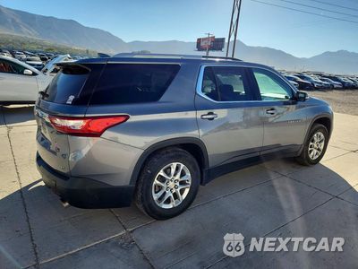 Trzecie zdjęcie samochodu z tyłu: 2018 CHEVROLET TRAVERSE LT VIN:1GNEVGKW7JJ209613 - miniatura