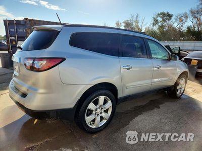 Trzecie zdjęcie samochodu z tyłu: 2017 CHEVROLET TRAVERSE LT VIN:1GNKRGKD2HJ322174 - miniatura