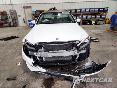 Piąte zdjęcie samochodu w środku: 2017 MERCEDES-BENZ C 300 4MATIC VIN:55SWF4KB1HU205336 - miniatura