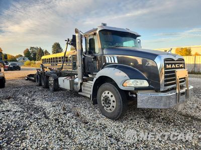 Czwarte zdjęcie samochodu z boku: 2014 MACK GU800 TRUCK CAB AND CHASSIS VIN:1M2AX16CXEM025796 - miniatura