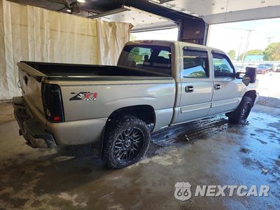 Trzecie zdjęcie samochodu z tyłu: 2005 CHEVROLET SILVERADO K1500 VIN:2GCEK13T051281420 - miniatura
