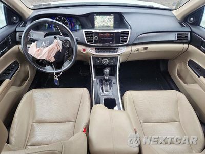 Zdjęcie 8 z 12 samochodu: 2015 HONDA ACCORD TOURING HYBRID VIN:1HGCR6F77FA012502 - miniatura